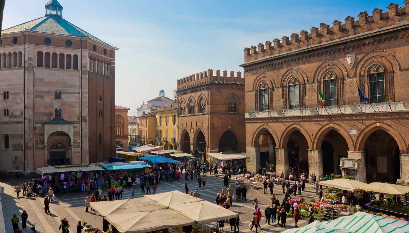 The Piazza del Comune in Cremona on market day
